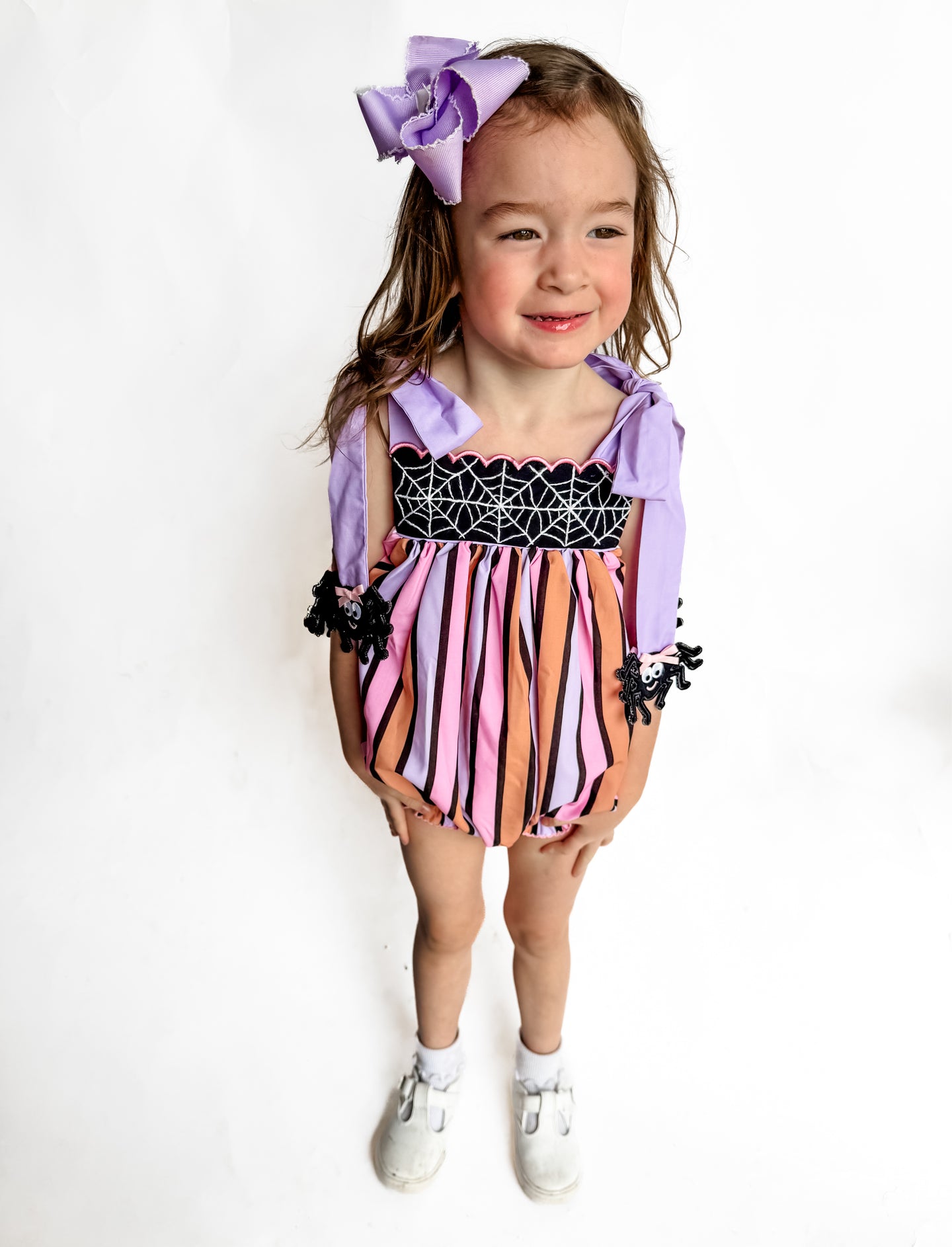 FALL FINALE; GIRLS TRICK OR CHIC BUBBLE